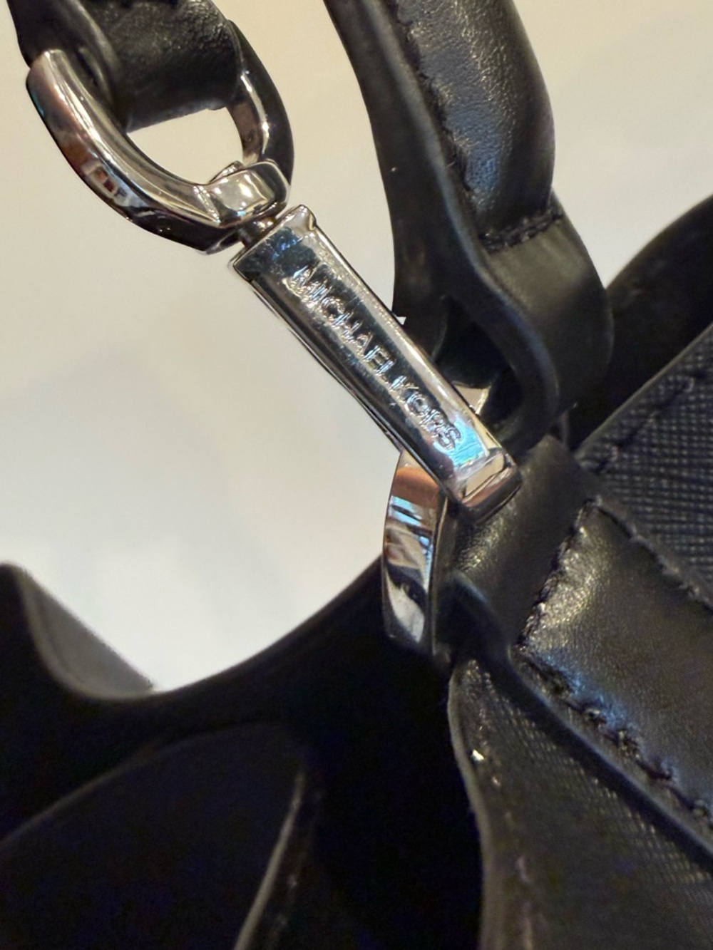 Michael Kors Suri Medium Bucket Bag Black Saffiano Leather Crossbody MK - Picture 12 of 14
